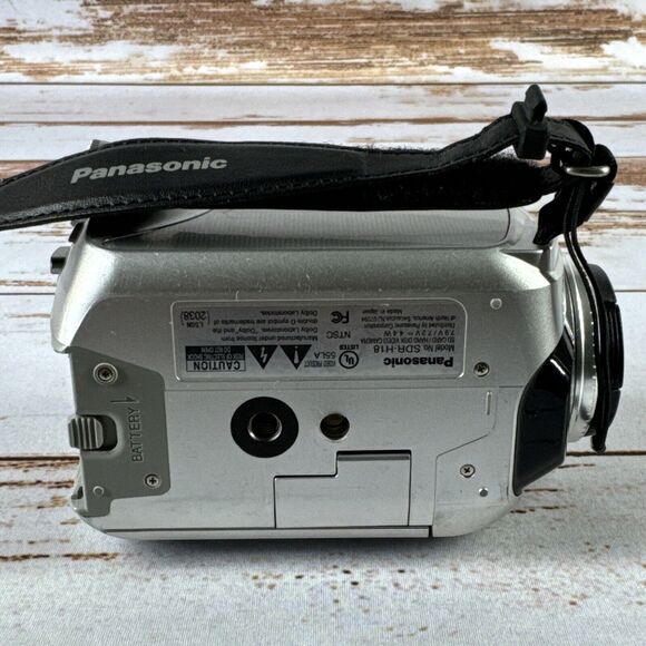 Panasonic Palmcorder SDR-H18 30 GB HDD Digital Camcorder No Battery or Charger - Picture 6 of 7